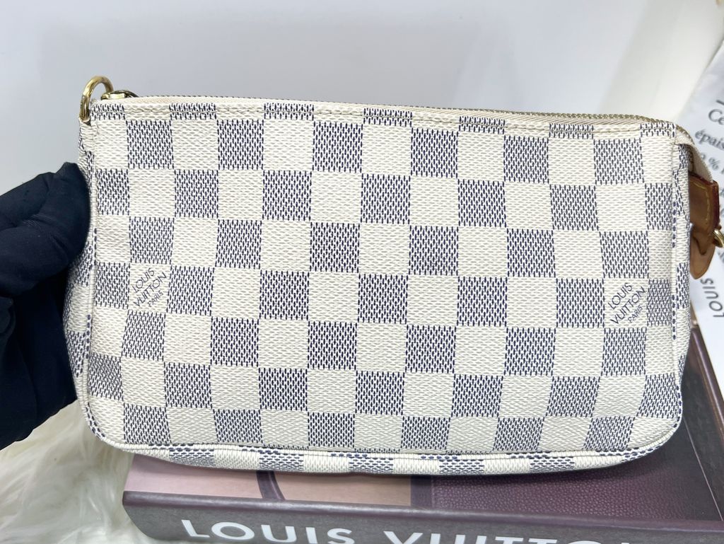 Louis Vuitton Damier Azur Pochette Accessories, Luxury, Bags & Wallets on  Carousell