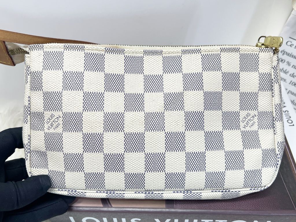 Louis Vuitton Damier Azur Pochette Accessories, Luxury, Bags & Wallets on  Carousell