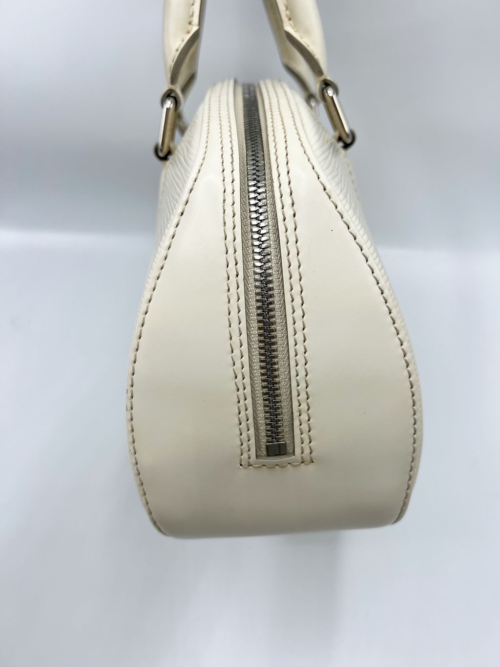 LOUIS VUITTON Ivory Epi Leather Jasmine…