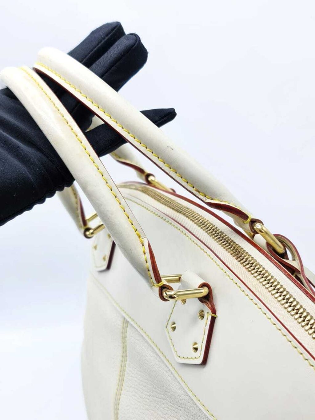 Louis Vuitton White Suhali Lockit MM Leather ref.166189 - Joli Closet