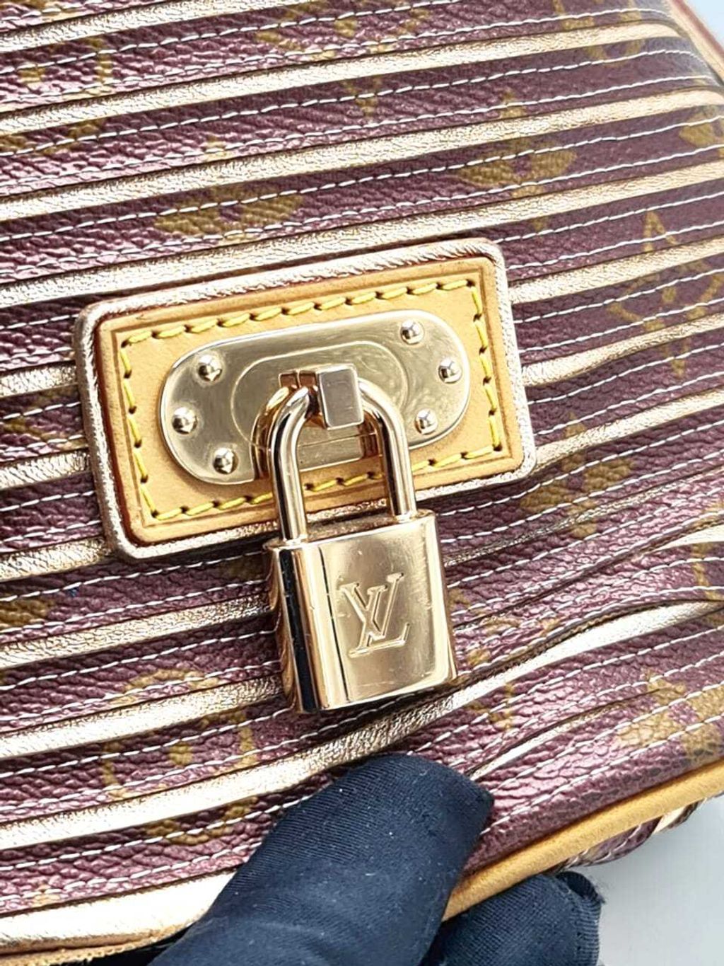 Louis Vuitton Eden Noe Peche Monogram Limited Edition Bag For Sale