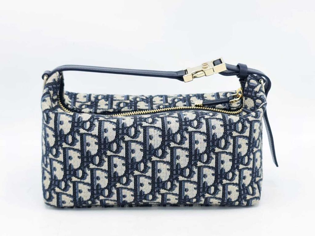 Dior - Medium Diortravel Nomad Pouch Blue Dior Oblique Jacquard - Women