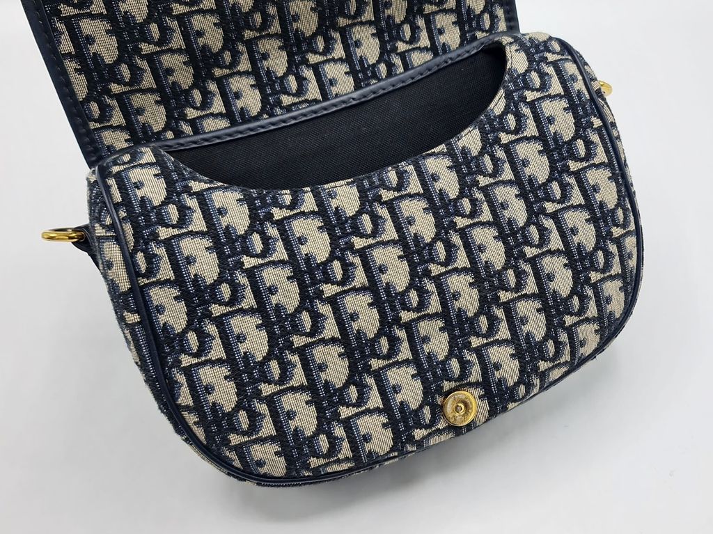 ccc75ebd-e77a-4a5a-af60-97dff0991ceb