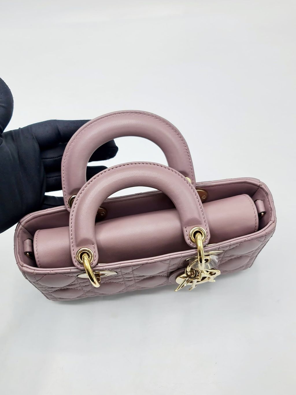 aadbac59-f5eb-403d-a9d8-b8afbdfcaf5e