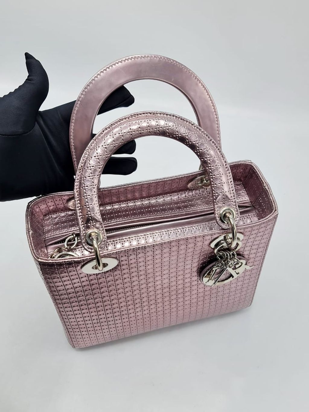 0dc23774-0f56-4da2-8889-1504b9ffff33