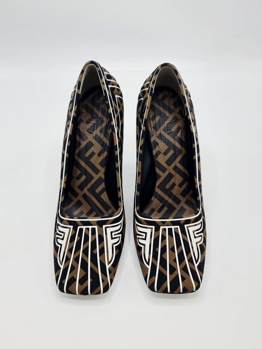 b5d987cb-f876-4116-a86b-8d4dcb75a545