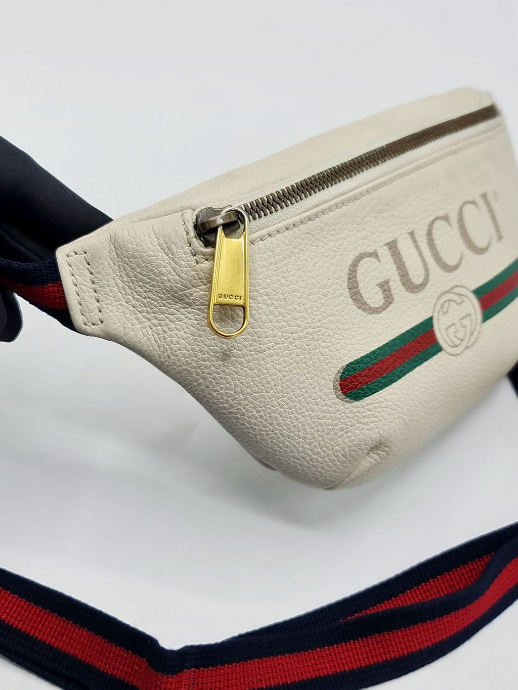 2c86c74b-2923-4e96-b21d-bd88efc94a62