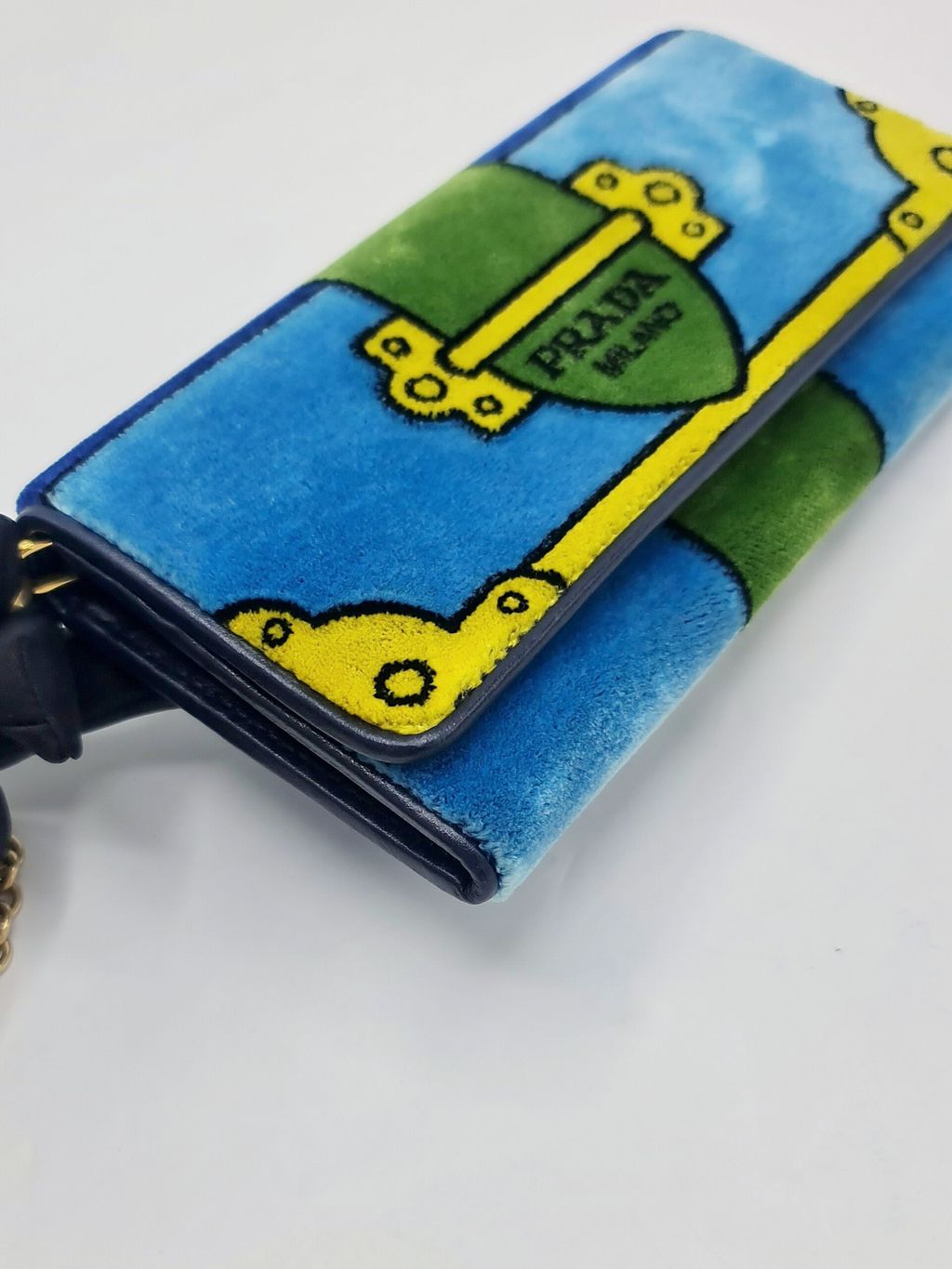 bd607dab-0bdc-4e9b-8ce3-7615795dc226