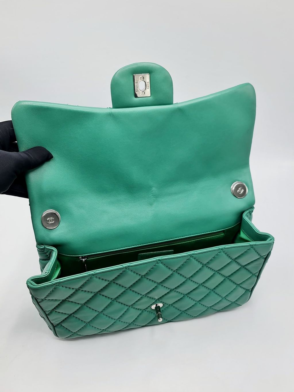 b8deef24-168b-4966-bdf6-dc3c689914db