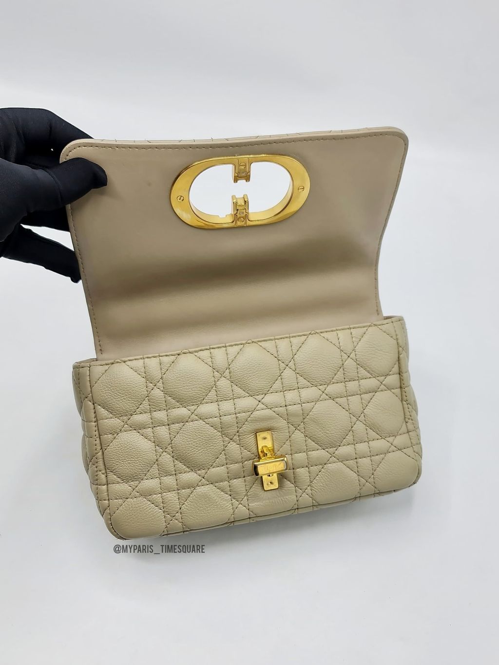 f2ce18a4-589a-4c97-972e-43d0f6dcfc05