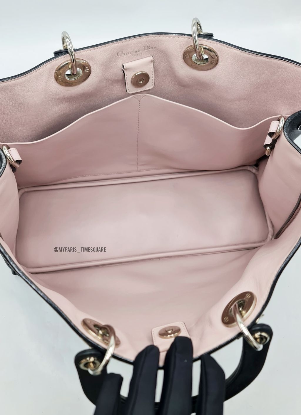 d5ead850-0023-4b72-92d2-6340d5da7900