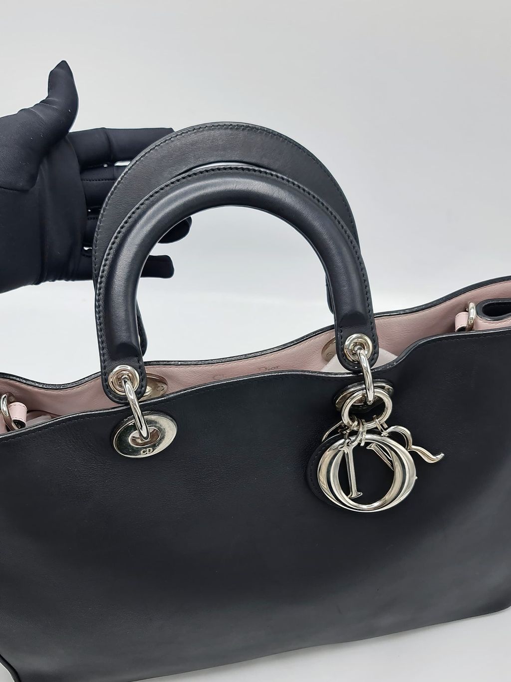 6a8f49dc-3404-421a-a4c8-690ab1c436c3