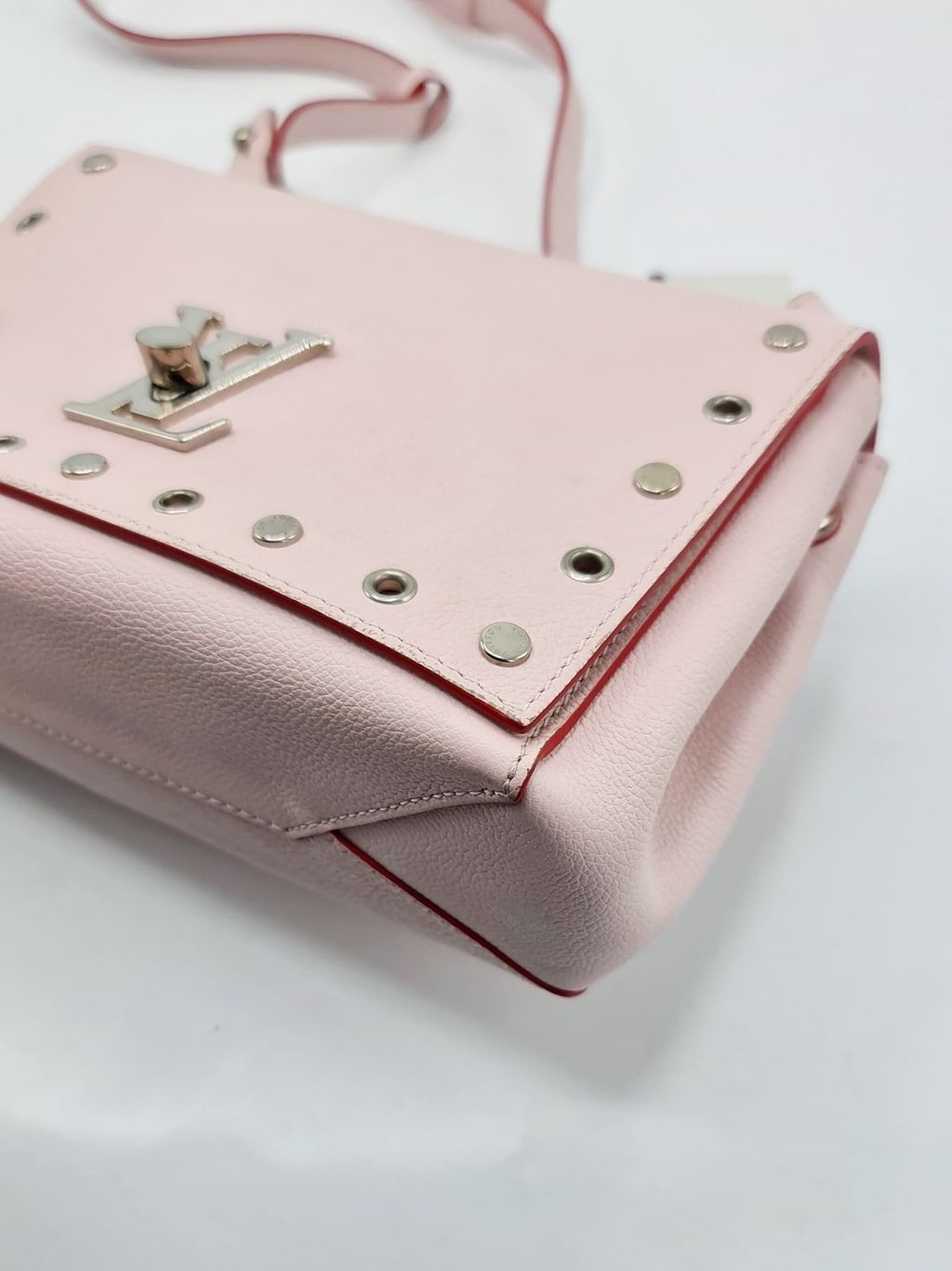 a6b56139-7632-425e-b795-12835dadf6db