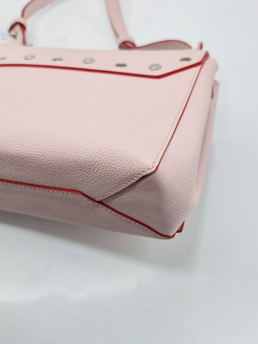 f4380895-33fa-4cb5-bc69-7f394a8da3f1