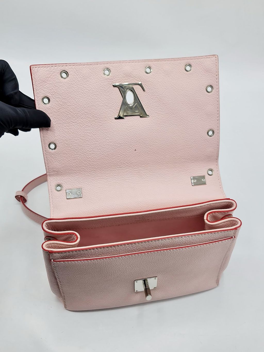 06067ef1-0aa9-478c-b086-7cc1ab7d86dc