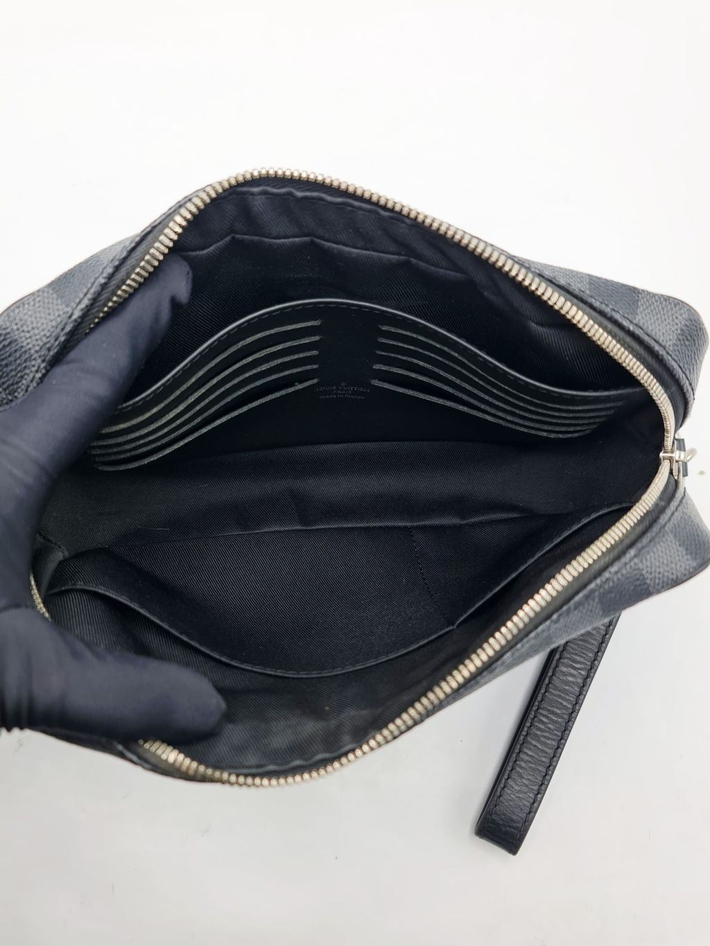 8858988b-2b6e-41e4-a428-9394b73b127e