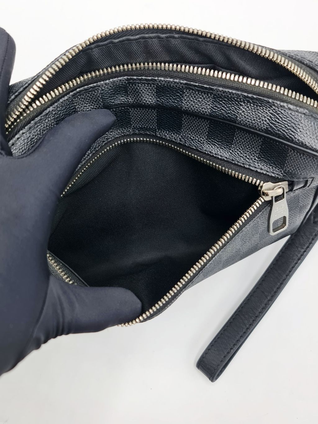 f178f05f-8845-4136-a951-2fc1c30b9dbc