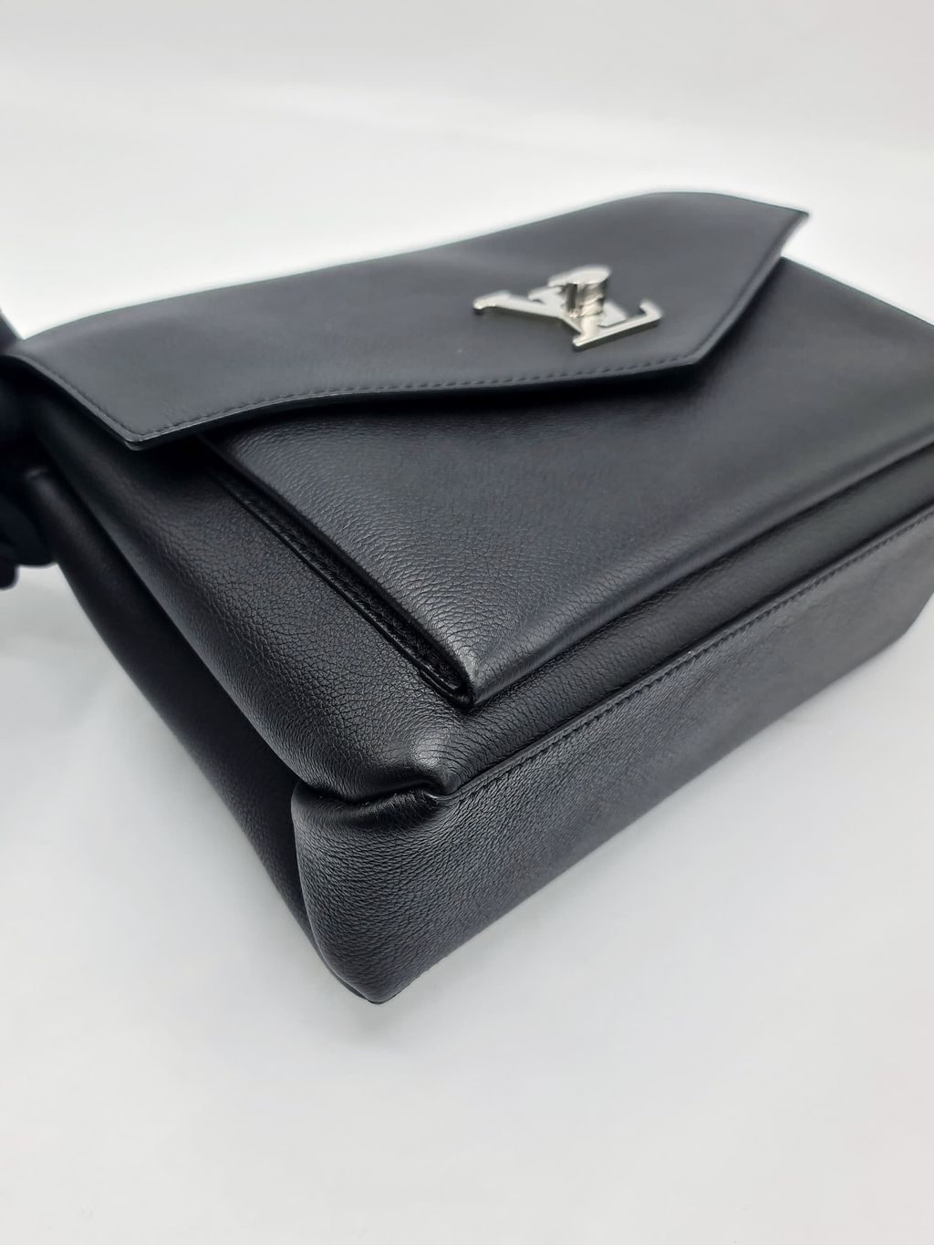 c6211709-6dcc-4542-88a0-808aeea93595