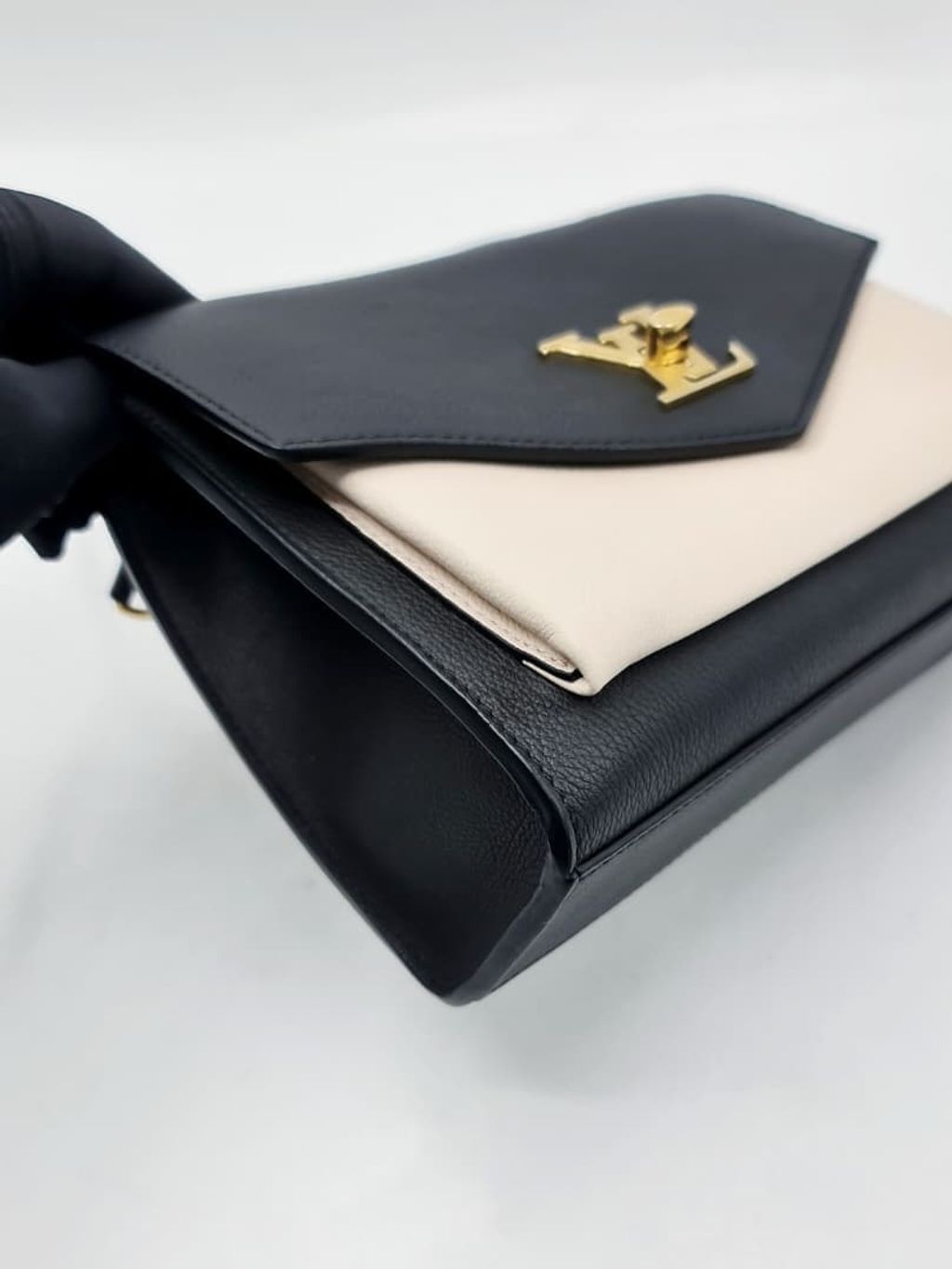 e11697fe-2ca4-4bdc-a198-2f5f1aa535ba