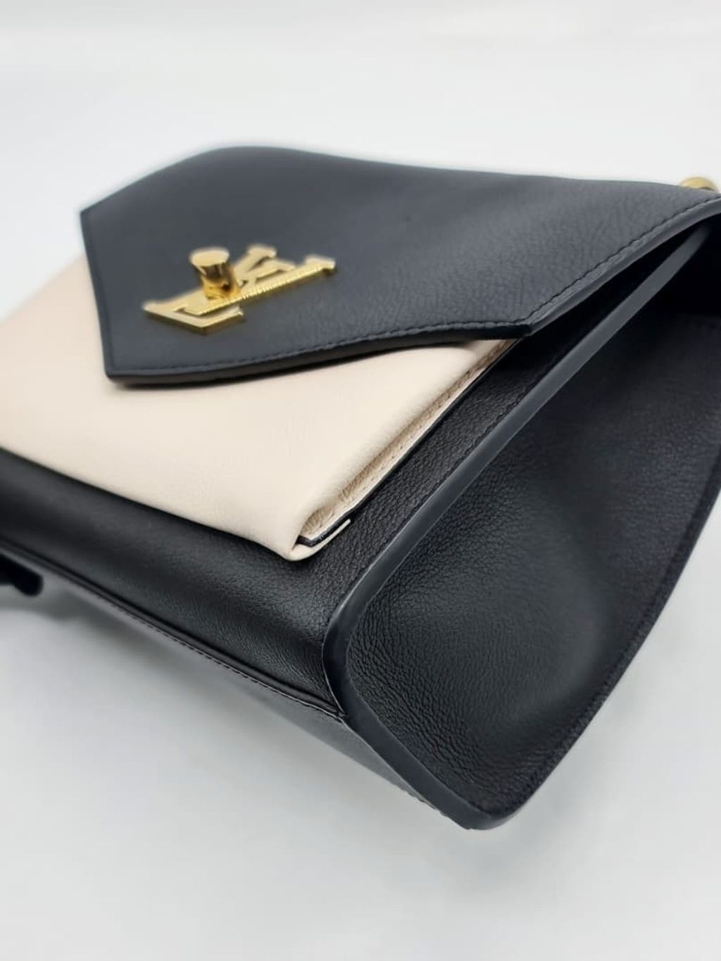 b43b0314-9735-48cd-95c4-332e1b856030