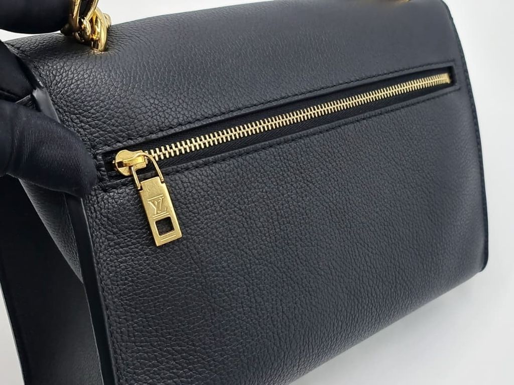 e97626f1-51cc-446d-ab8c-79b1d2158f5f