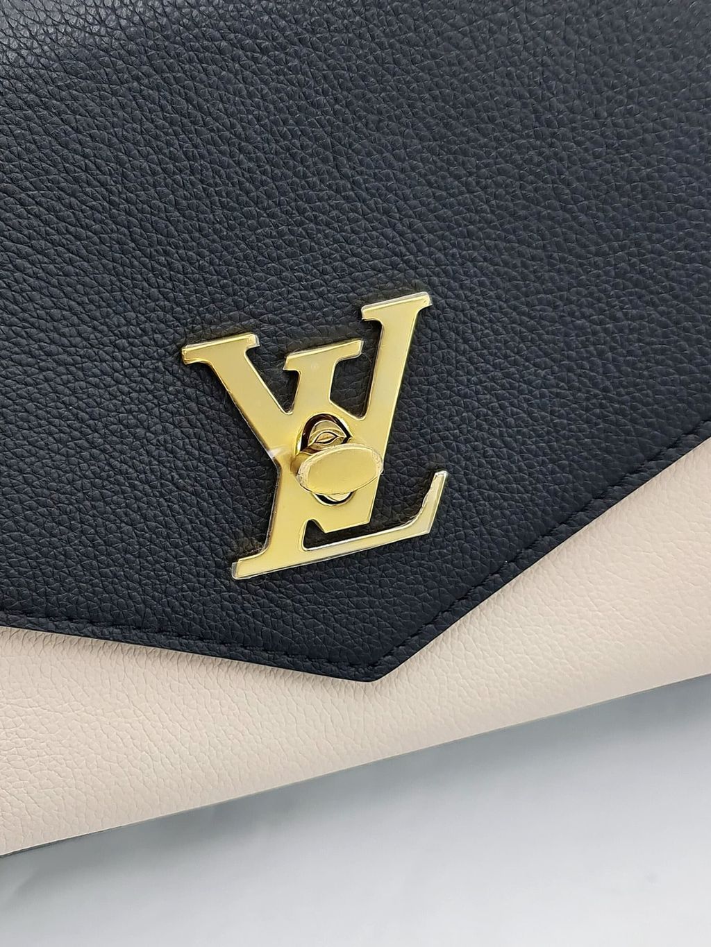 b68a6f77-2e8e-4f84-b39d-0536575f8d1f