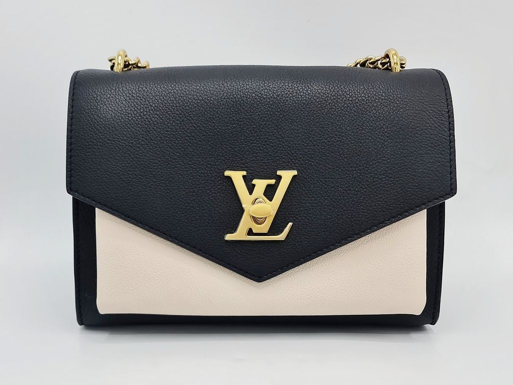 b3f9cbb9-1c1d-4367-b055-d401792b40c6