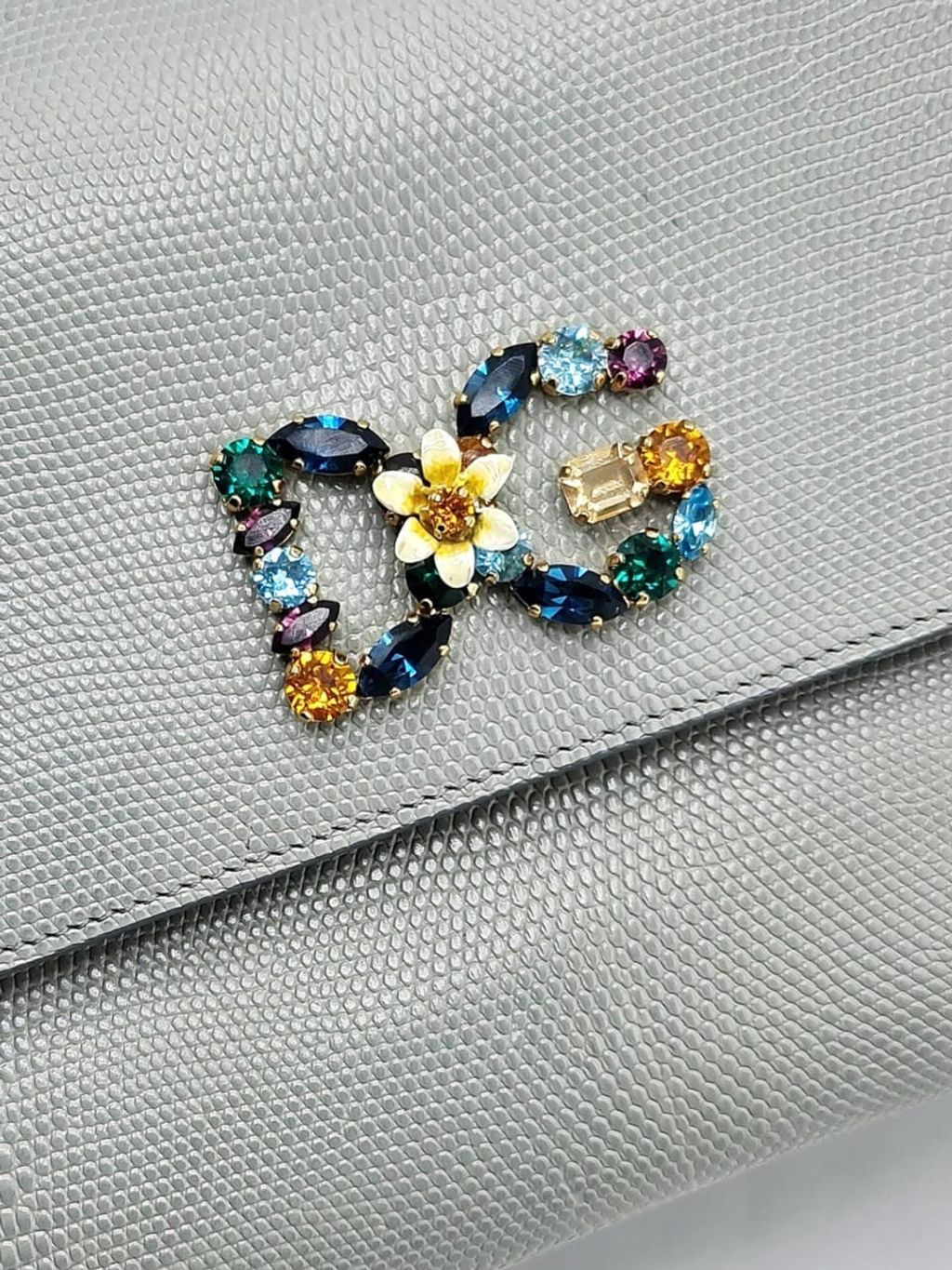 9c287c37-b66b-4a26-8171-b3c282529708