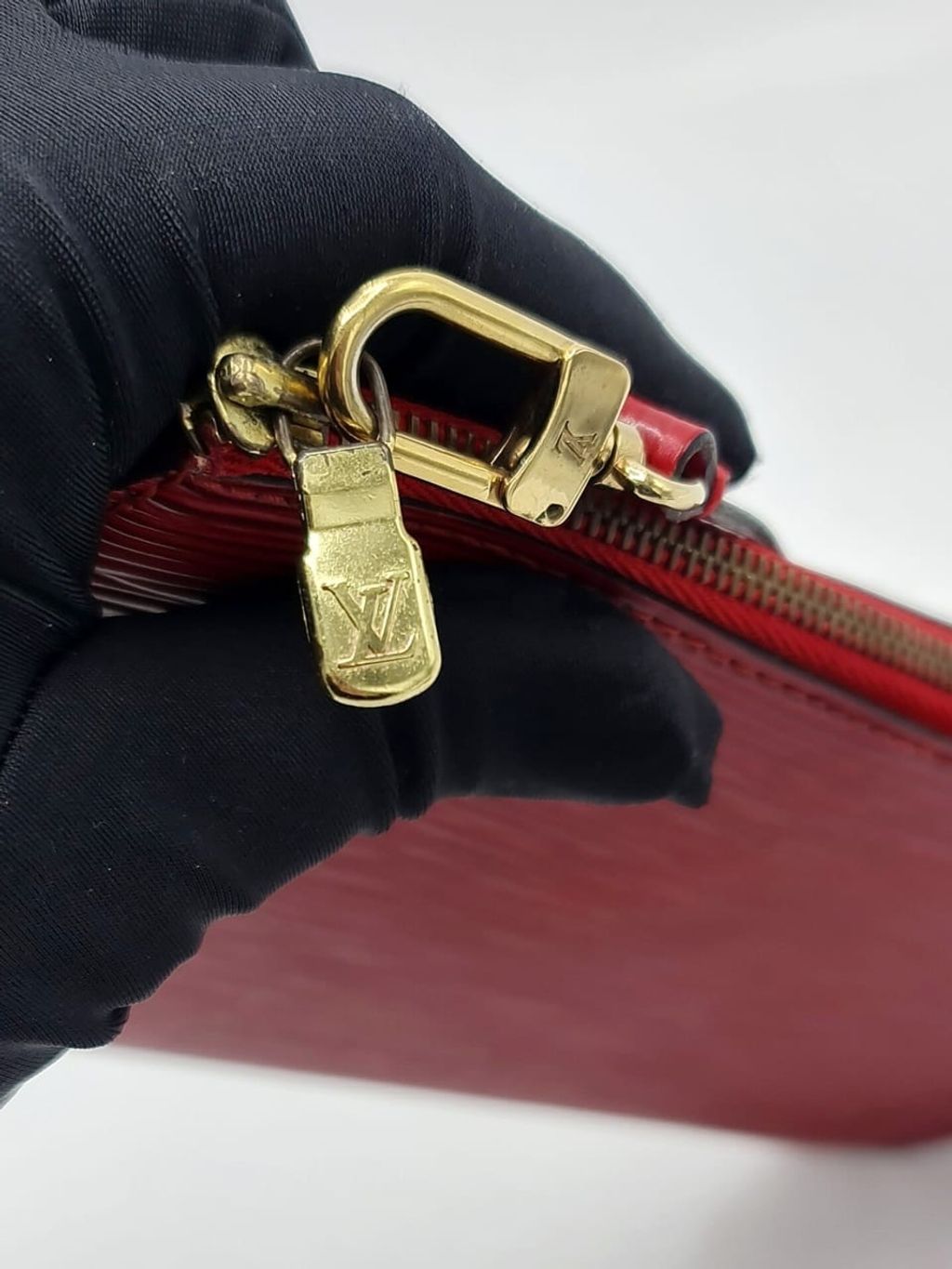 6e22049b-01a5-40c0-9796-564244ea60f6