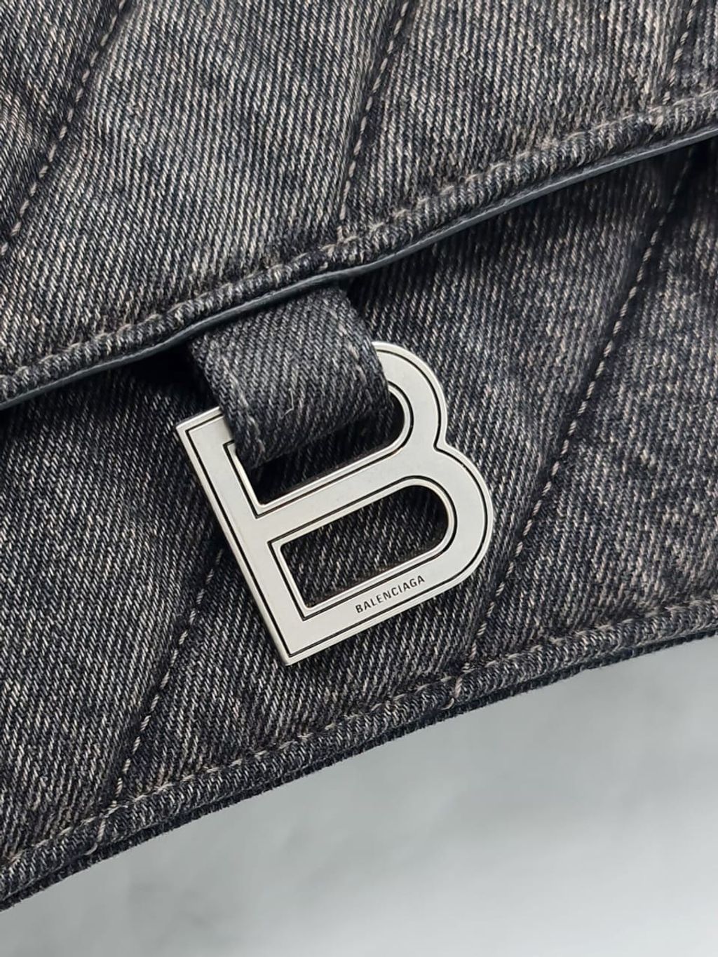 332f97b6-0ce8-4d88-83b9-67ef3fd19905