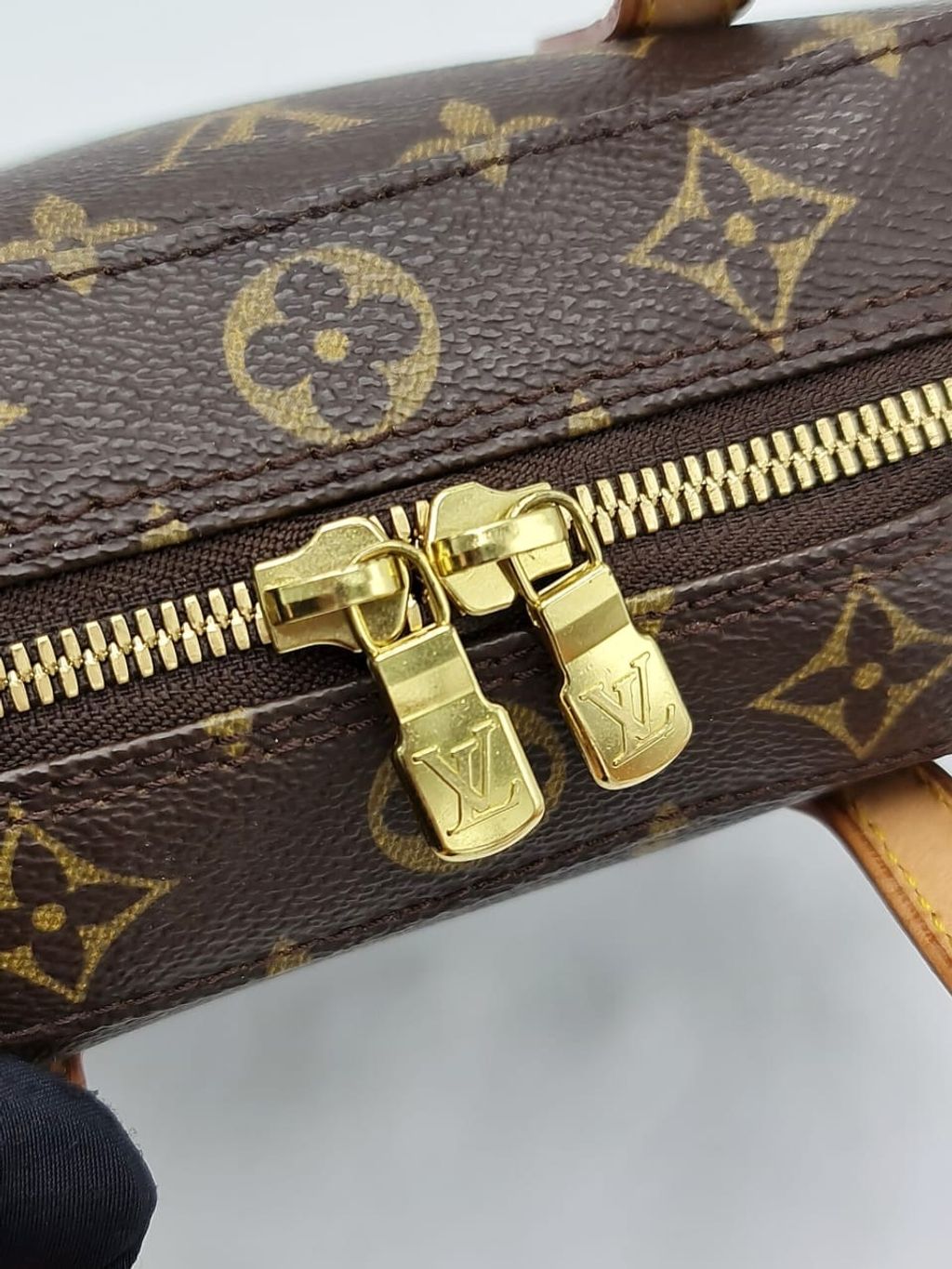 f328b323-67ab-4935-aa57-832b3ca48f13