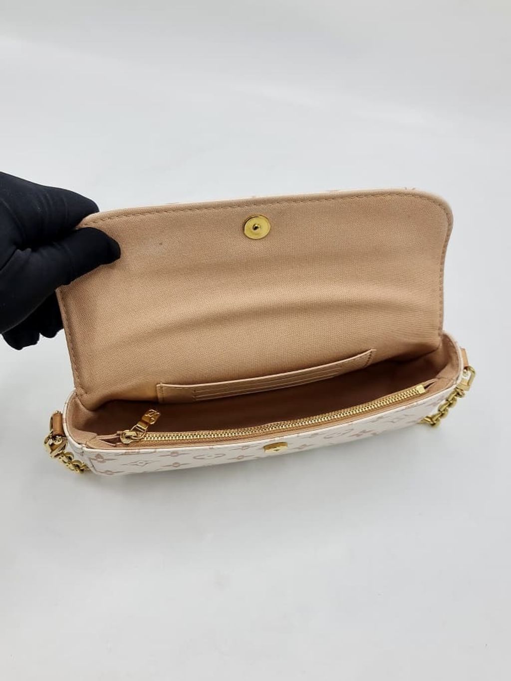 7096af1b-494e-4644-acf8-af3e32117859