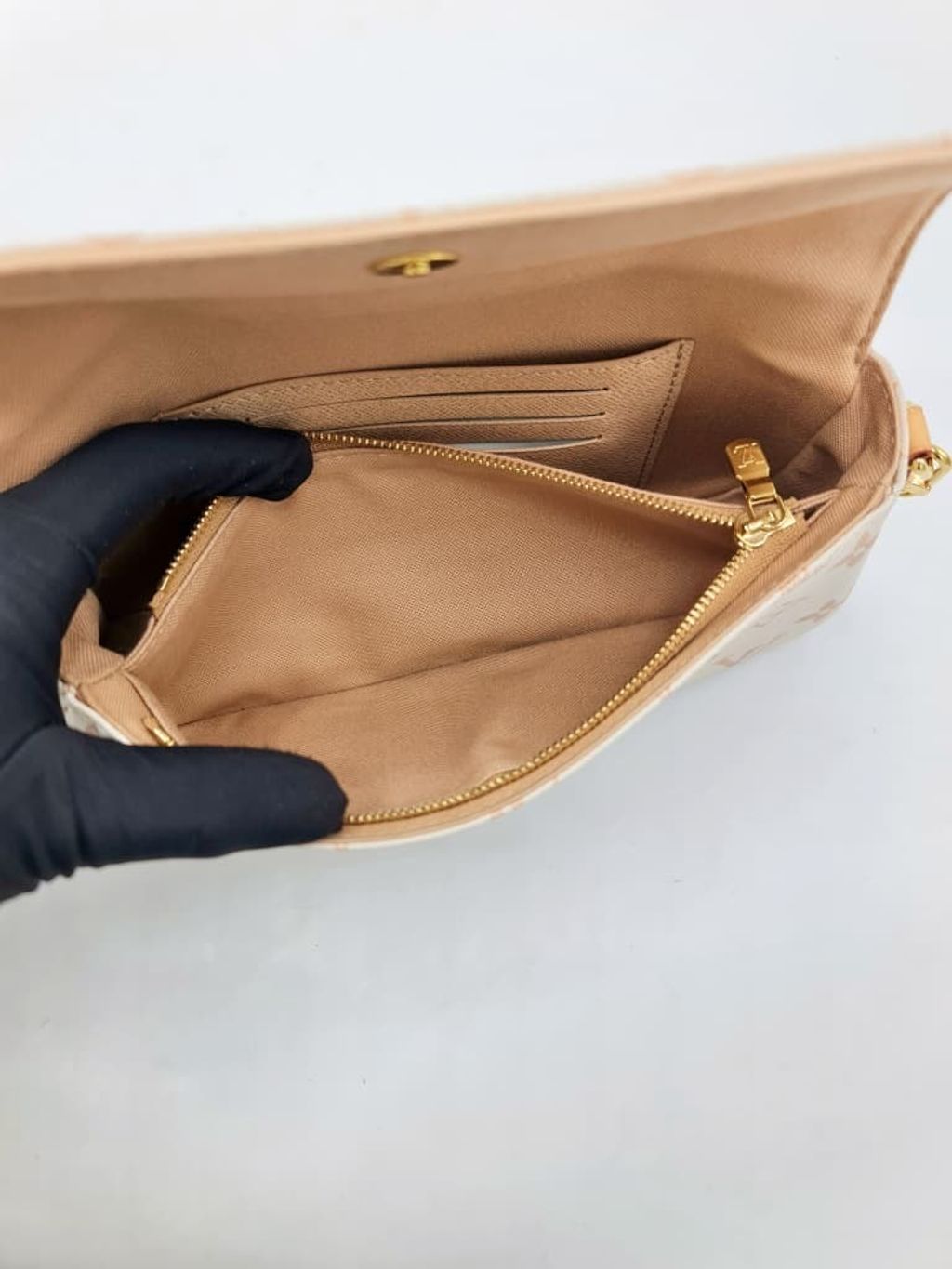 d610e3b3-6afc-4014-b7e3-fe4135ab03df