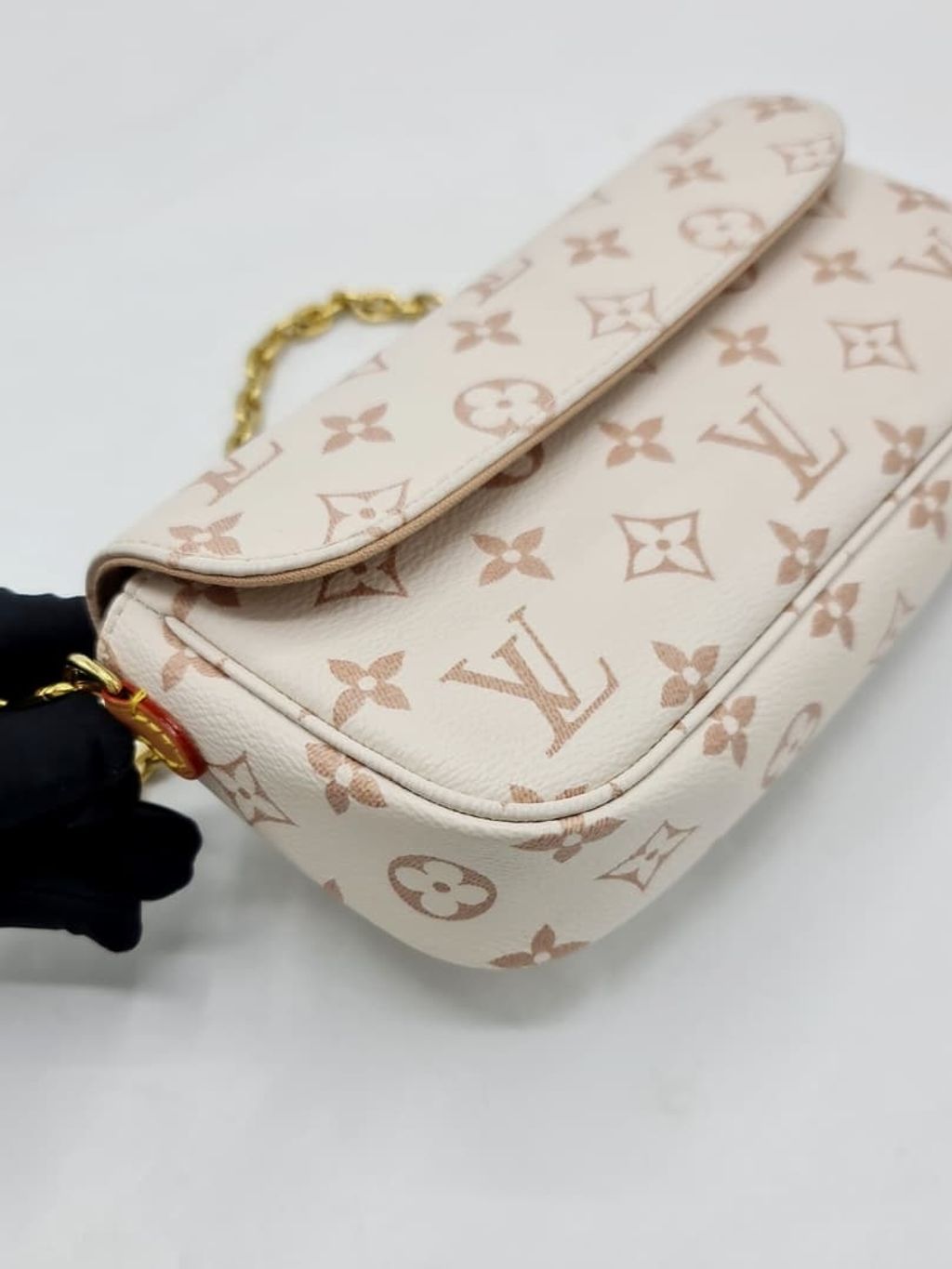 c671d6b9-5de6-4dde-b8da-29c9950198c9