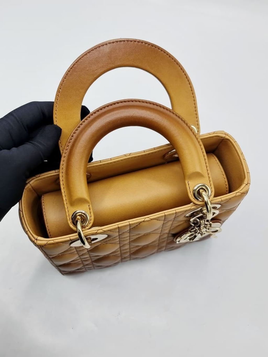 1af9e187-521e-4ea3-8b53-145fe65b3220