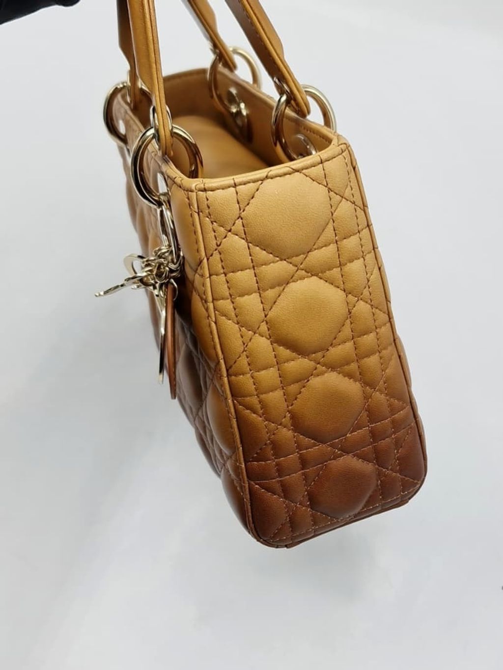 25b573f3-6f6d-418c-b570-07fdd8b4f2e7