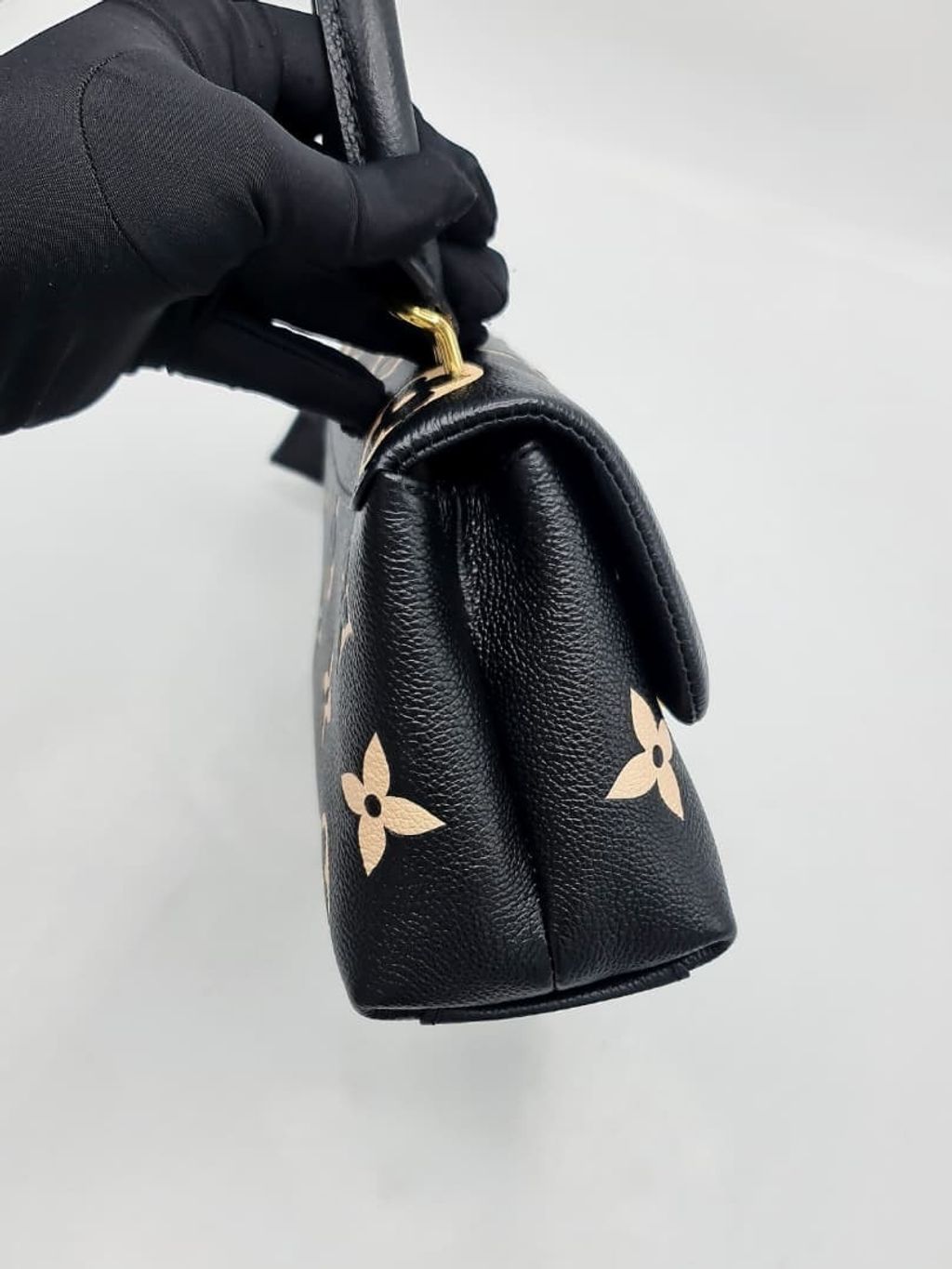 e30d4d3f-6d2c-475a-96cd-5780fc8eb49c