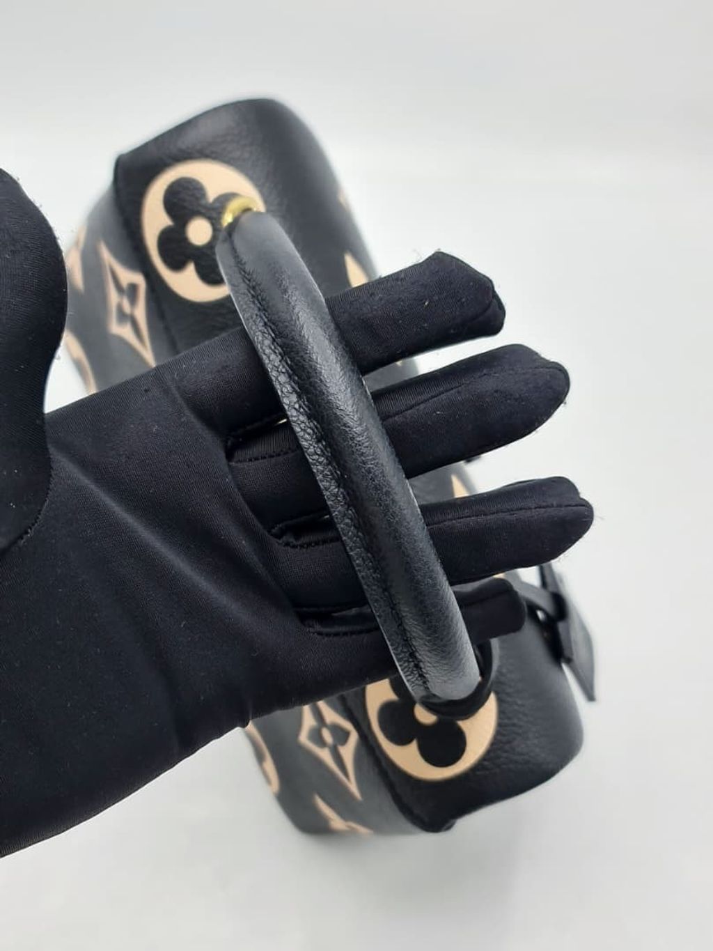 b98d65e1-8a88-4de4-bab5-7bcb798dc9c5