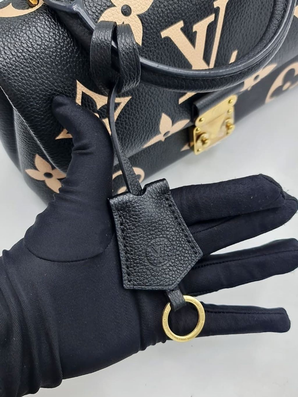 99069802-860a-4ddf-8730-987d7b5667e3