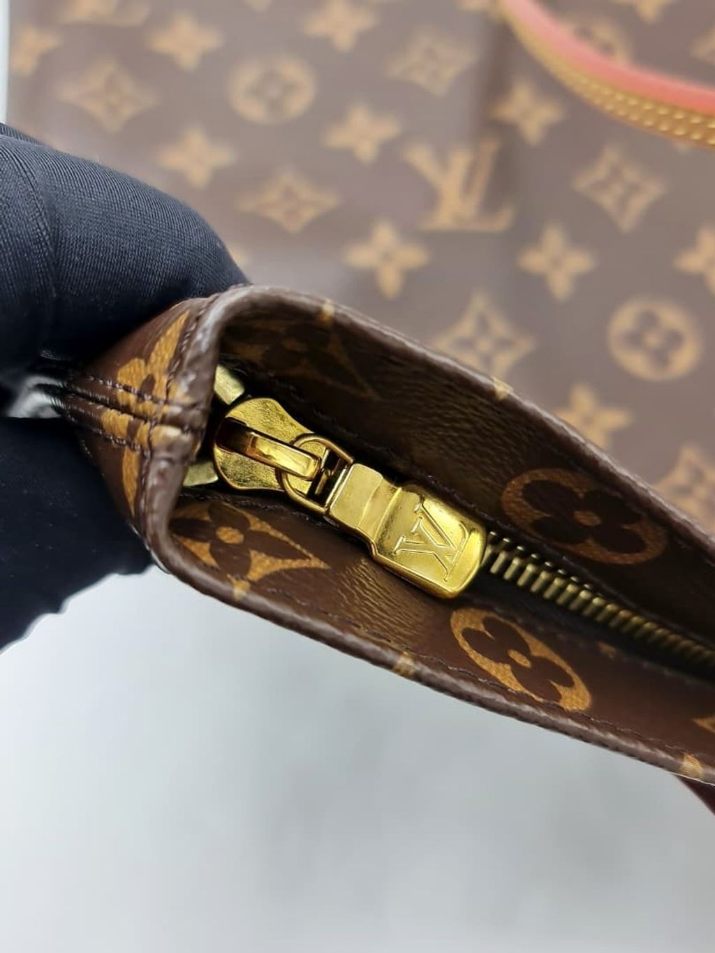 57b112f3-989b-4a52-b8b5-abd7e892d98a