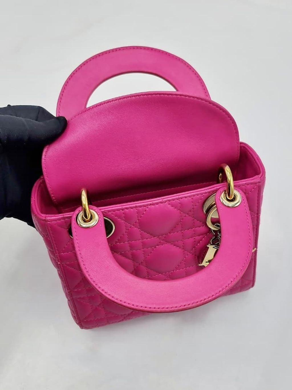 a22db083-223f-4683-a2c6-22c448801f32