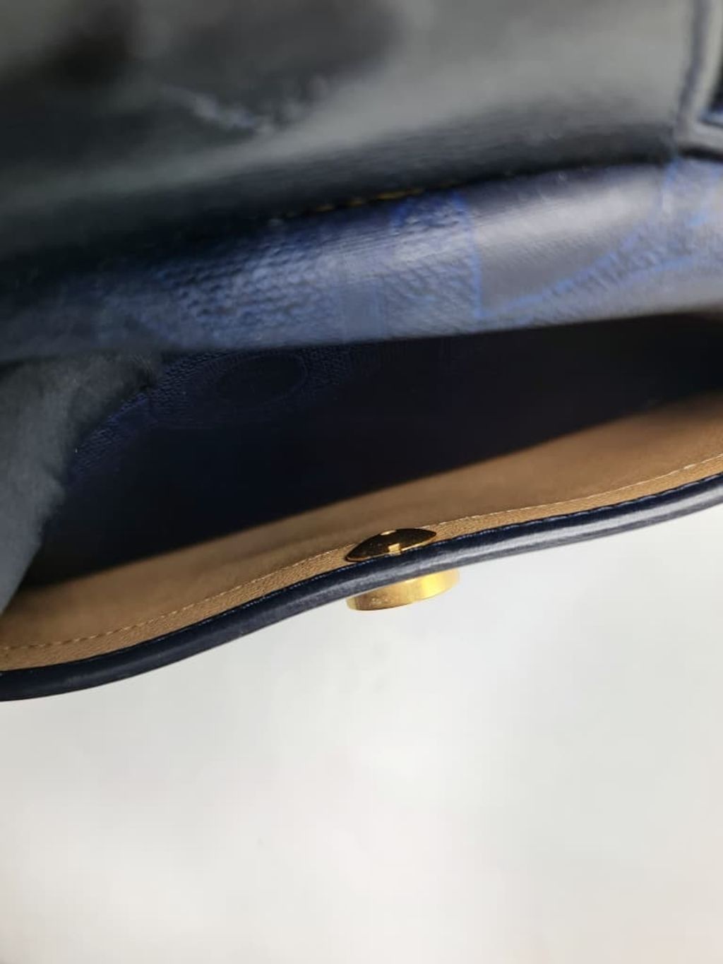 7a5bfb5c-153b-47bf-af92-4938de344dee