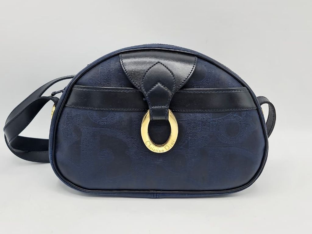 6e4d7e90-7753-4570-932d-cecdab768d7c