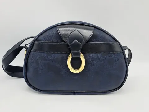 6e4d7e90-7753-4570-932d-cecdab768d7c