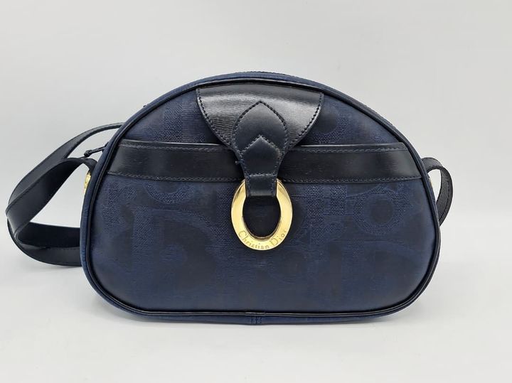 6e4d7e90-7753-4570-932d-cecdab768d7c