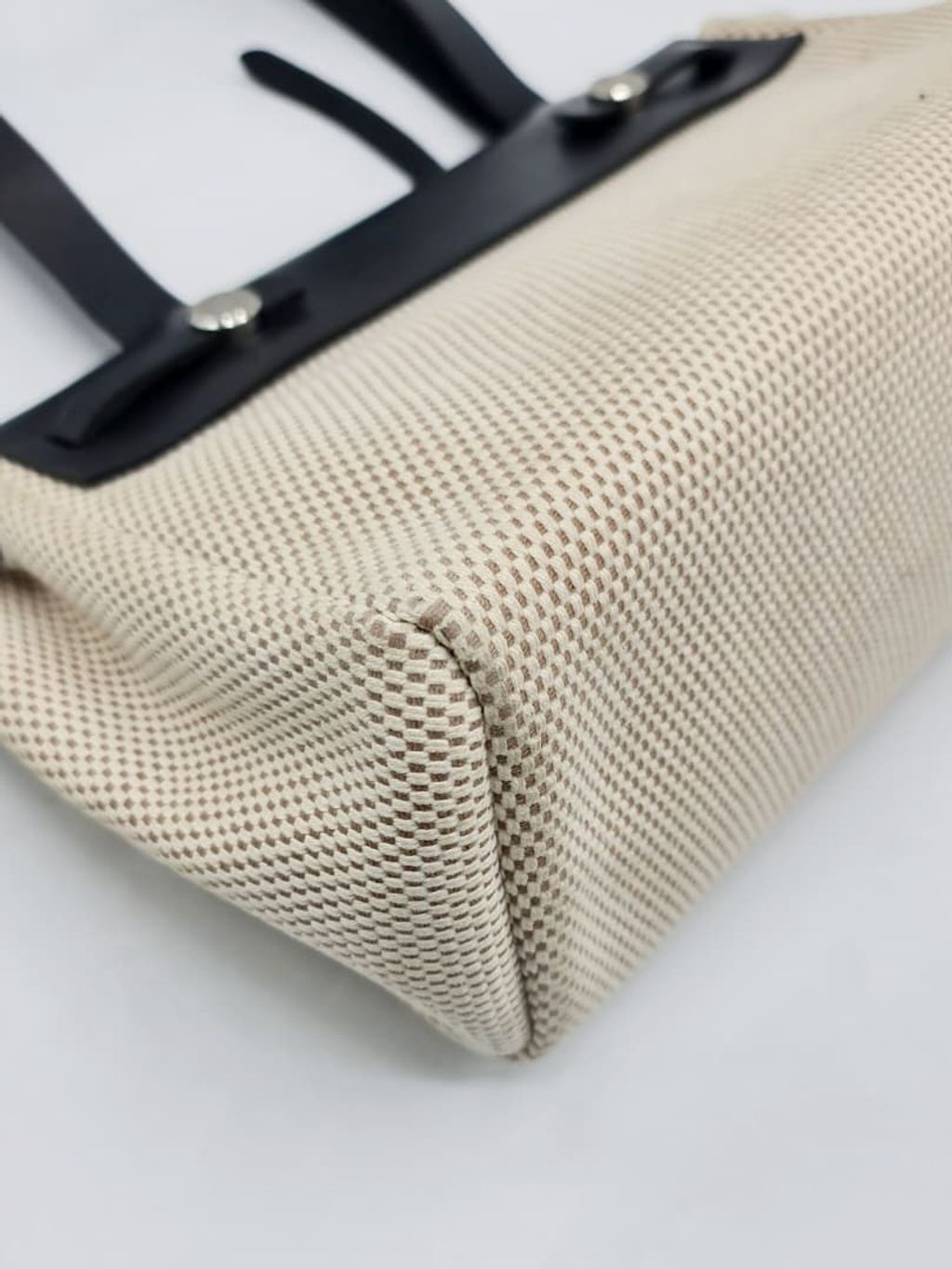 b300f7d6-8399-40a4-bdc3-32f59a32d95c