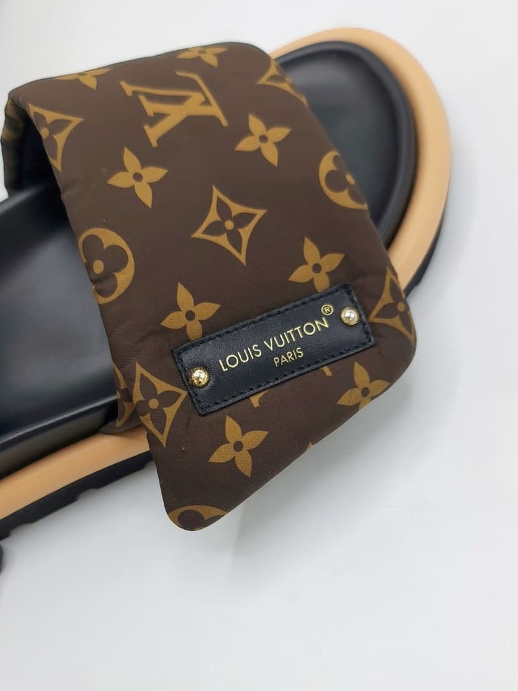 b092d5c1-4703-40f8-8921-9daff9399654