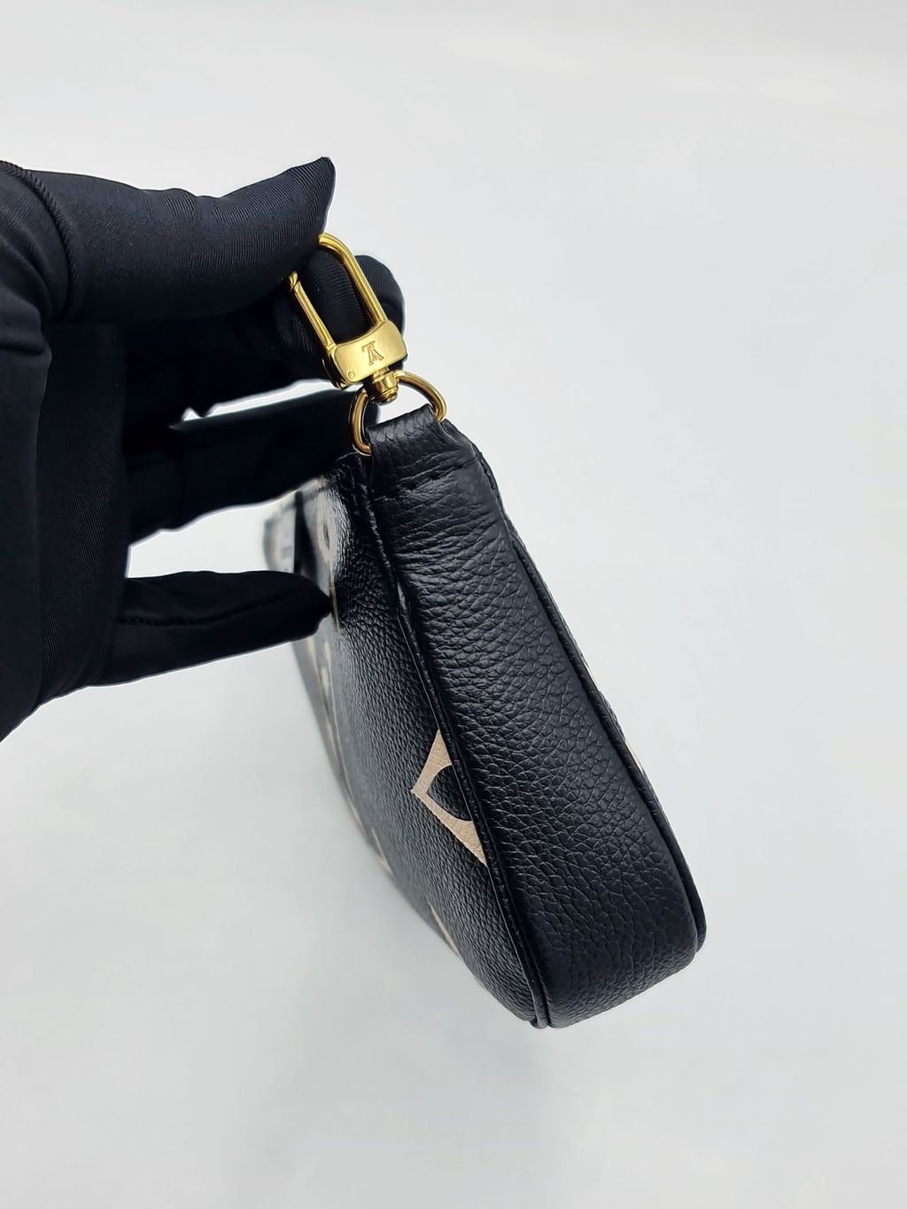 97f687bd-3bc3-4d9c-b36e-bc88ce1dc837