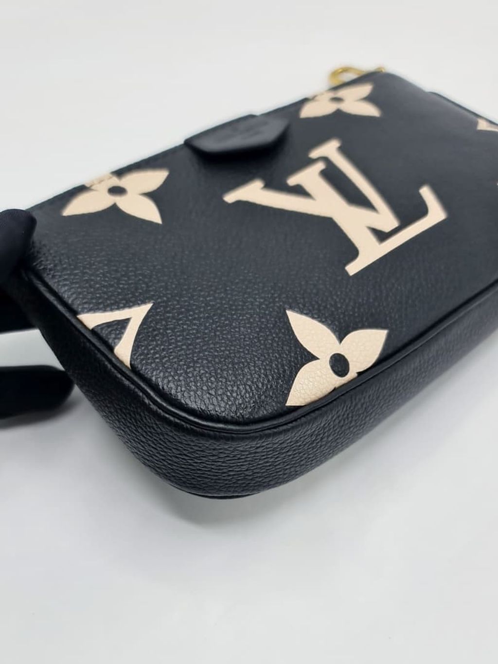 8e0b7716-796c-4acd-b5d5-5cba4f15c953