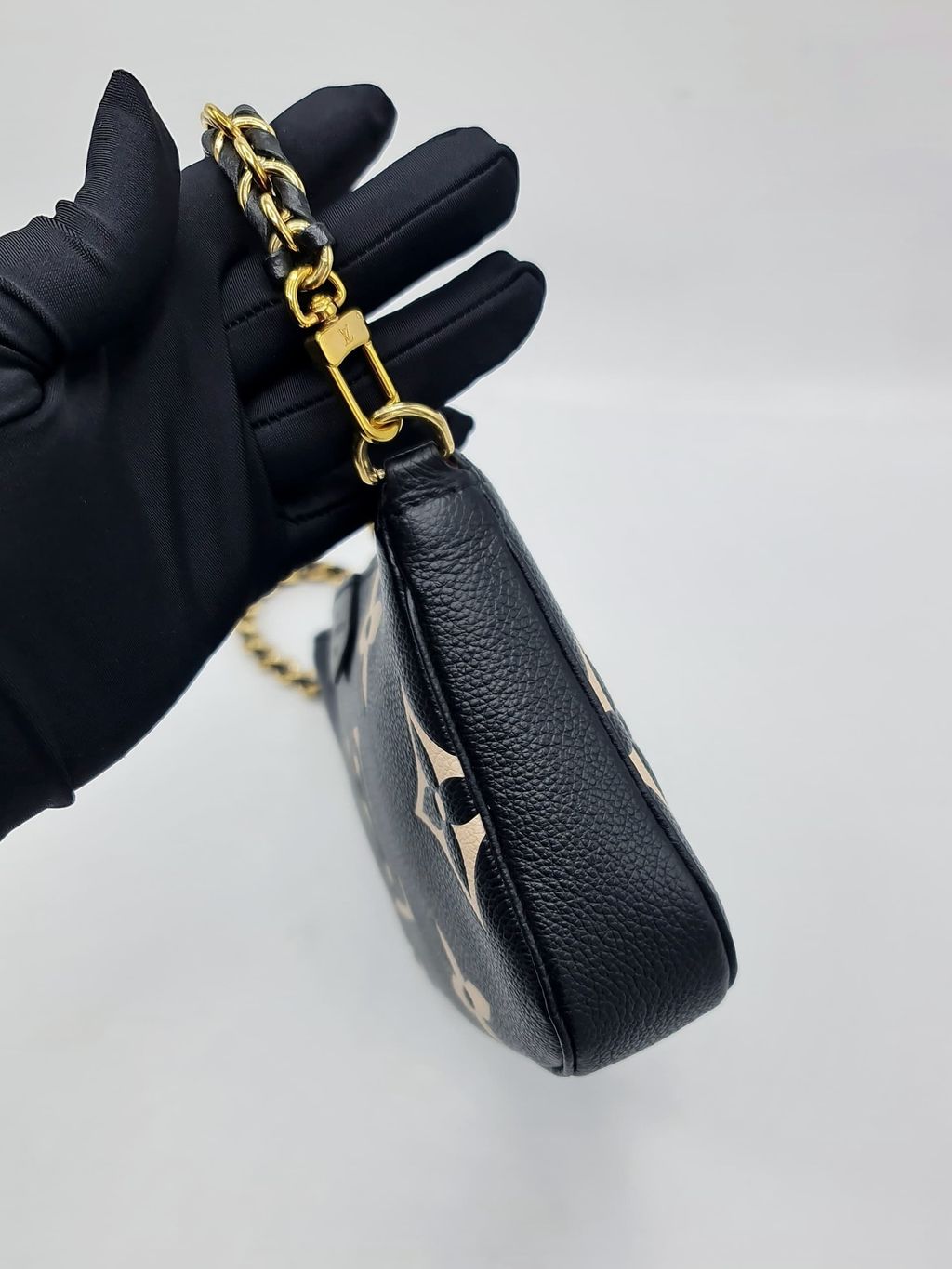 6758fb77-a0c4-435a-9159-2285c8da82e7